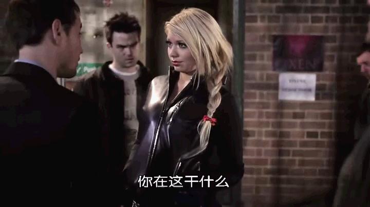《脱衣舞娘大战狼人》剧照-4